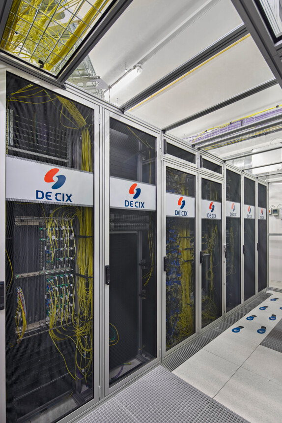 DE-CIX Server Room Portrait
