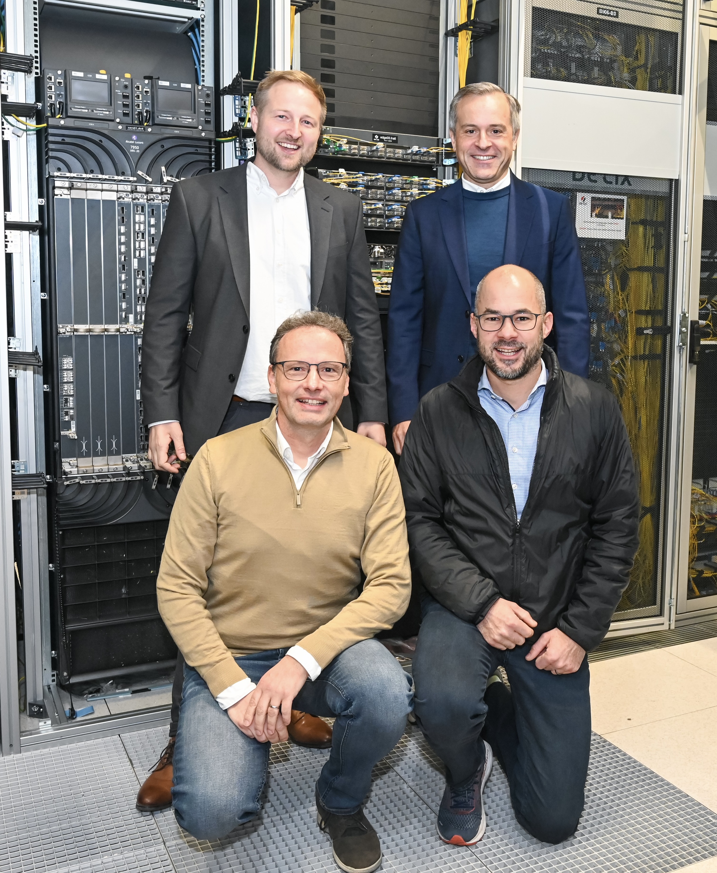 Gruppenbild mit Nokia Service Router mit 800G-ZR+ Port